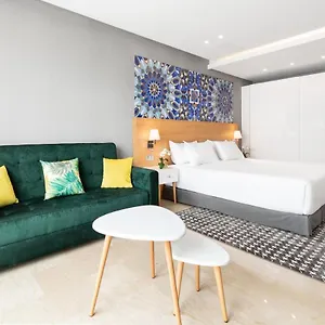 4* מלון Mid Town